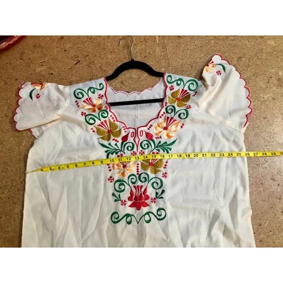 I'll wear it, if you don't 😆 Stunning Vintage Embroidered Caftan - Picture 7 of 7